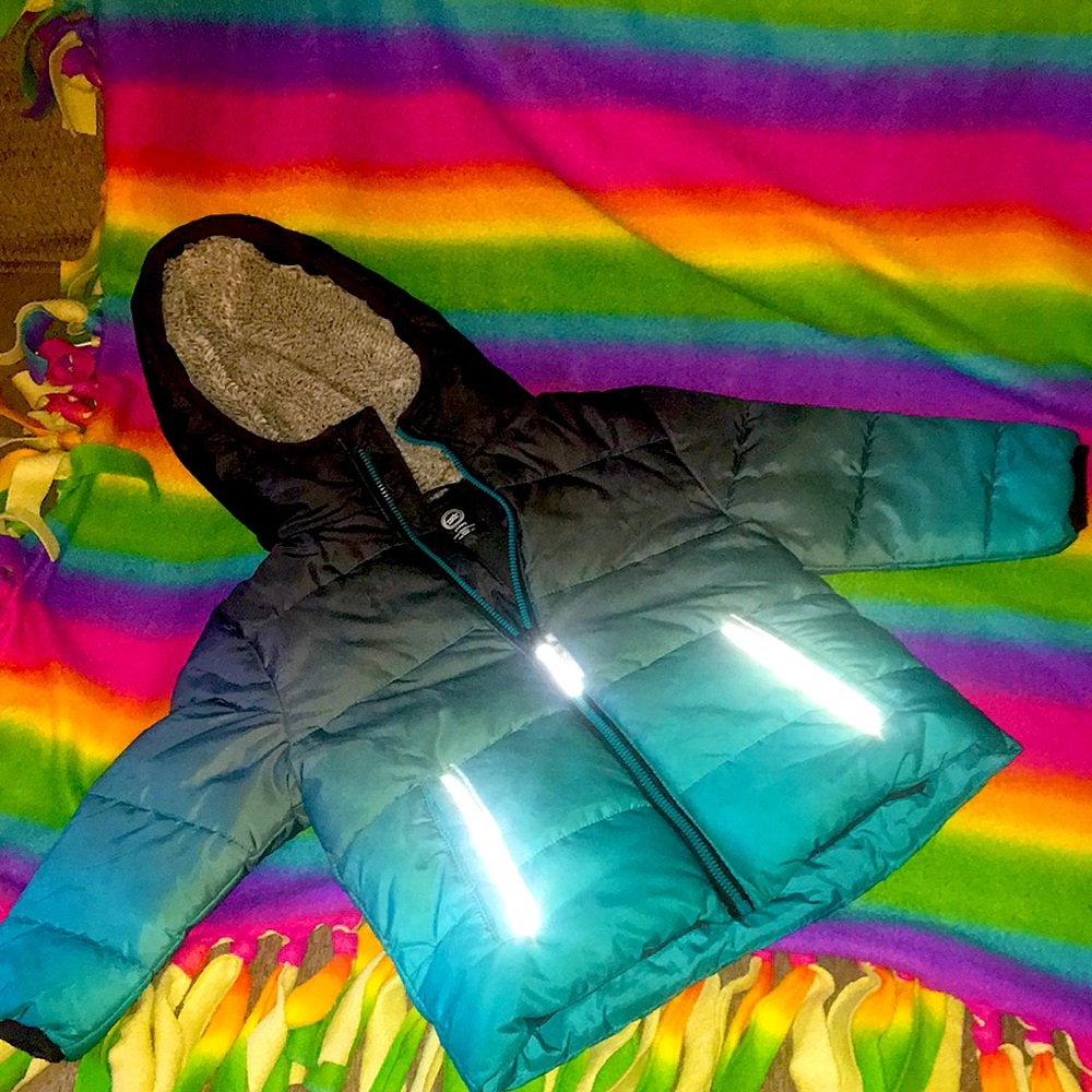 Boys 2T winter coat, perfect condition,